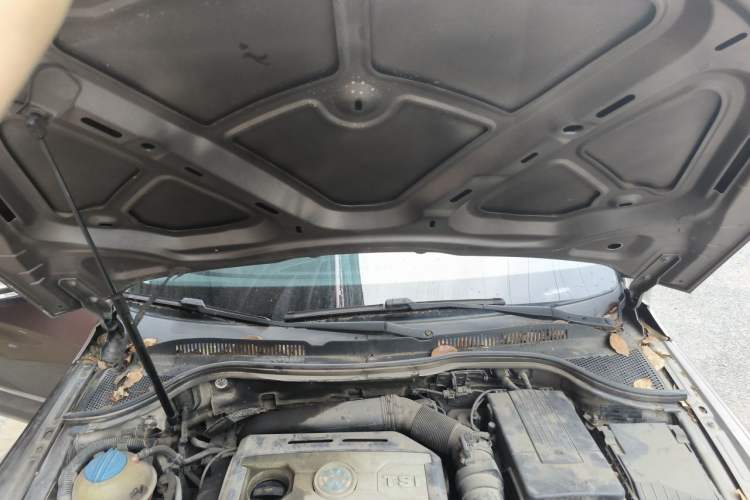 Used Volkswagen FAW-Volkswagen CC 2012 1.8TSI Luxury Model Engine Bay