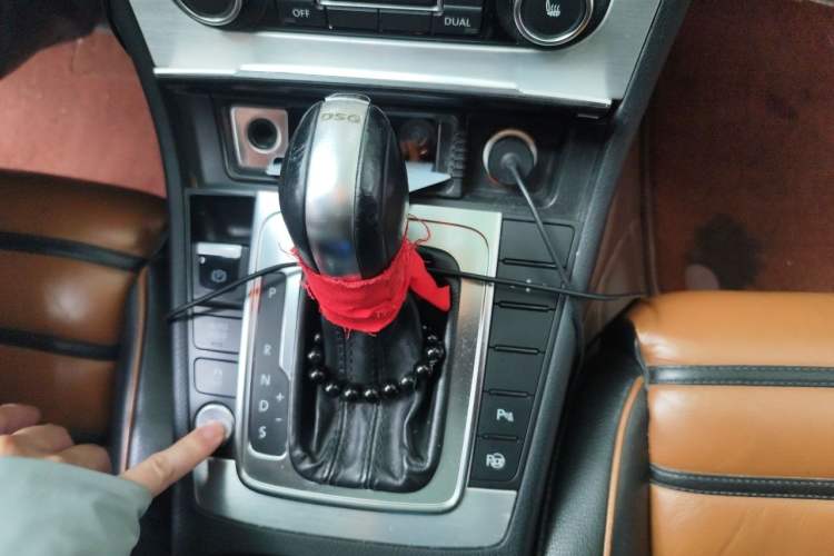 Used Volkswagen FAW-Volkswagen CC 2012 3.0 FSI V6 Gear Lever