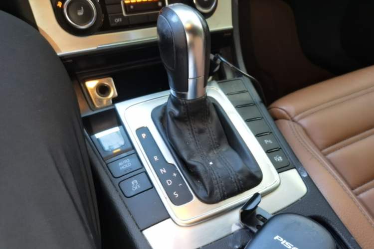 Used Volkswagen FAW-Volkswagen CC 2012 1.8TSI Elite Edition Gear Lever