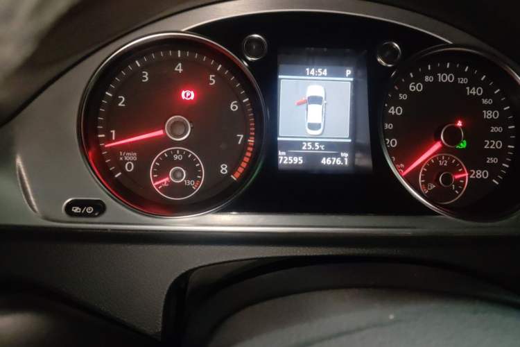 Used Volkswagen FAW-Volkswagen CC 2012 2.0 TSI Luxury Model Odometer Close Up