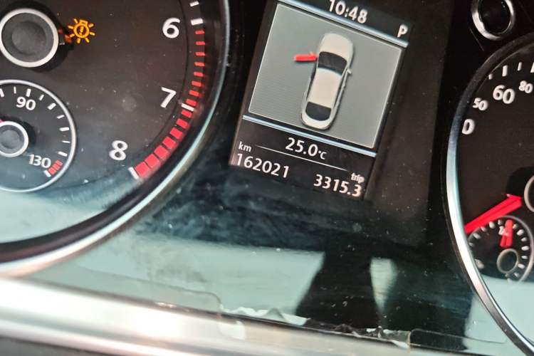 Used Volkswagen FAW-Volkswagen CC 2012 2.0 TSI Ultimate Edition Odometer Close Up