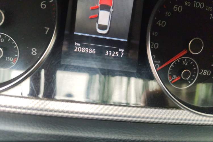 Used Volkswagen FAW-Volkswagen CC 2012 3.0 FSI V6 Odometer Close Up