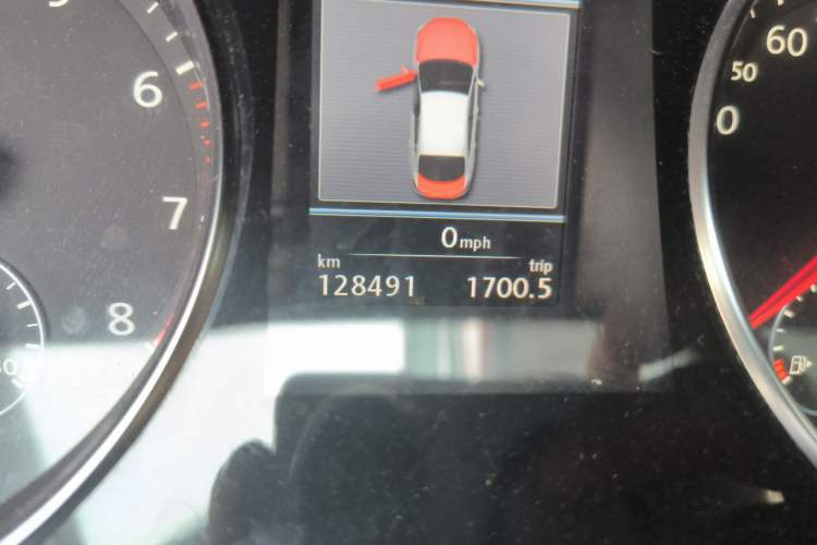Used Volkswagen FAW-Volkswagen CC 2012 1.8TSI Luxury Model Odometer Close Up