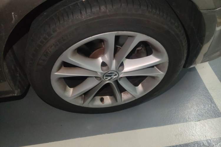 Used Volkswagen FAW-Volkswagen CC 2012 2.0 TSI Luxury Model Right Front Wheel Hub
