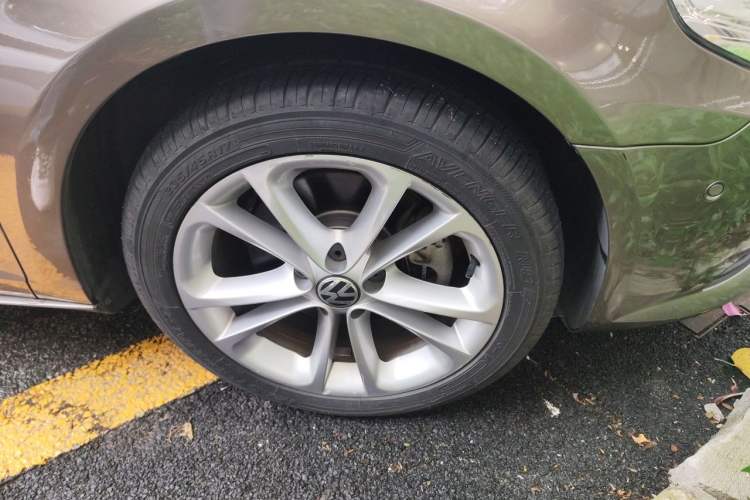Used Volkswagen FAW-Volkswagen CC 2012 3.0 FSI V6 Right Front Wheel Hub