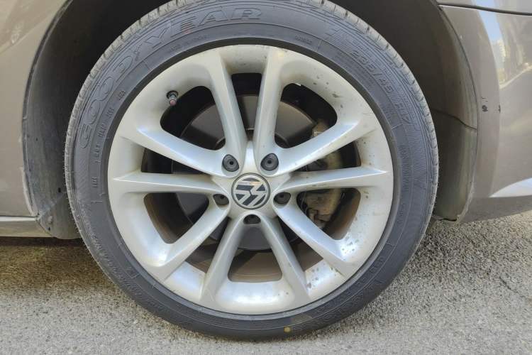 Used Volkswagen FAW-Volkswagen CC 2012 2.0 TSI Ultimate Edition Right Front Wheel Hub