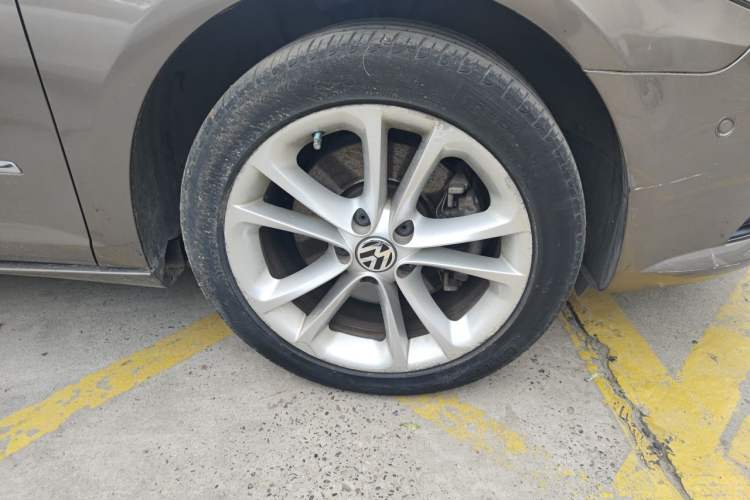 Used Volkswagen FAW-Volkswagen CC 2012 1.8TSI Elite Edition Right Front Wheel Hub