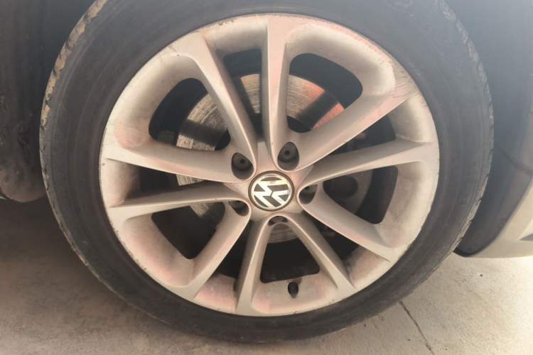 Used Volkswagen FAW-Volkswagen CC 2012 1.8TSI Luxury Model Right Front Wheel Hub