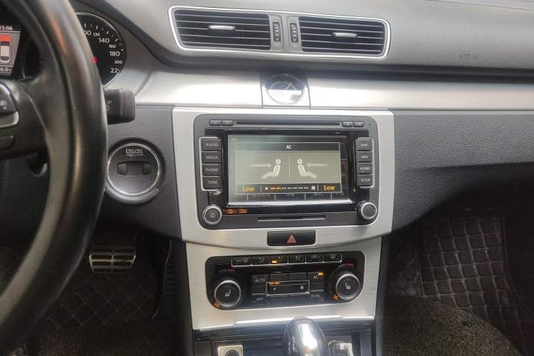 Used Volkswagen FAW-Volkswagen CC 2012 2.0 TSI Luxury Model Audio And AC Panel