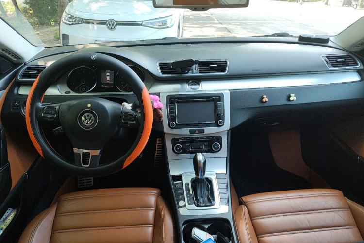 Used Volkswagen FAW-Volkswagen CC 2012 1.8TSI Luxury Model Center Console