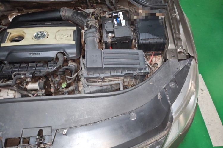Used Volkswagen FAW-Volkswagen CC 2012 2.0 TSI Luxury Model Engine Bay Left