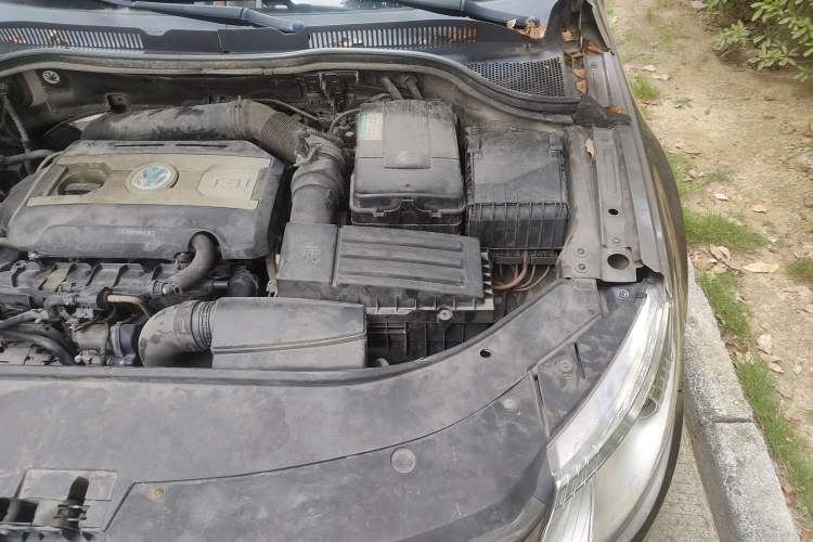 Used Volkswagen FAW-Volkswagen CC 2012 2.0 TSI Luxury Model Engine Bay Left