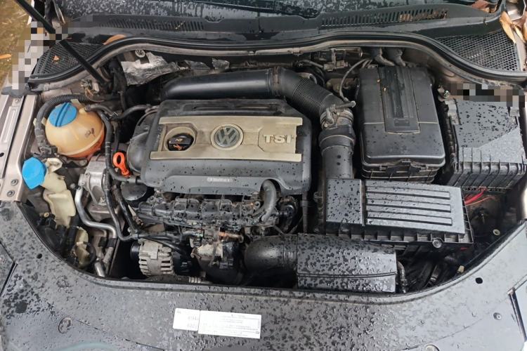 Used Volkswagen FAW-Volkswagen CC 2012 1.8TSI Luxury Model Engine Bay