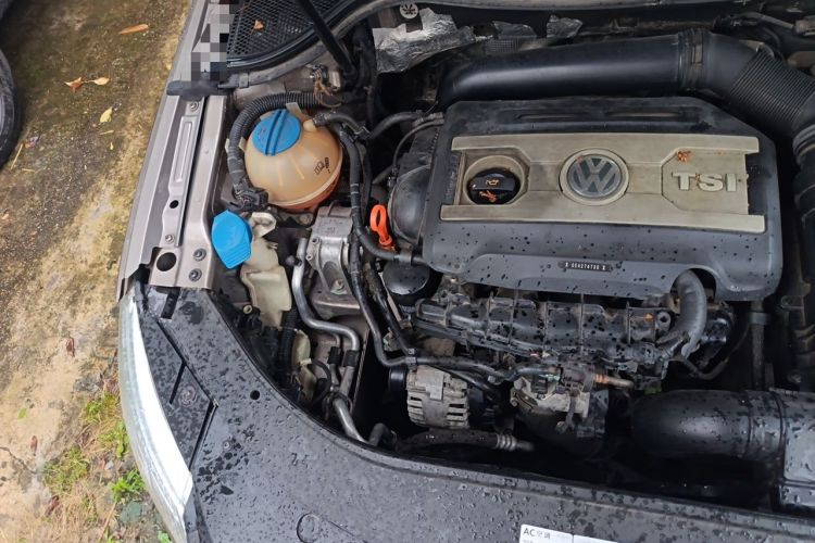 Used Volkswagen FAW-Volkswagen CC 2012 1.8TSI Luxury Model Engine Bay Right