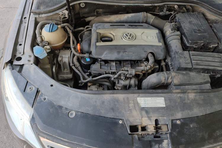 Used Volkswagen FAW-Volkswagen CC 2012 1.8TSI Luxury Model Engine Bay Right
