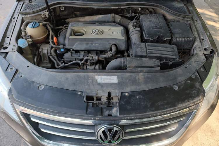 Used Volkswagen FAW-Volkswagen CC 2012 1.8TSI Luxury Model Engine Bay
