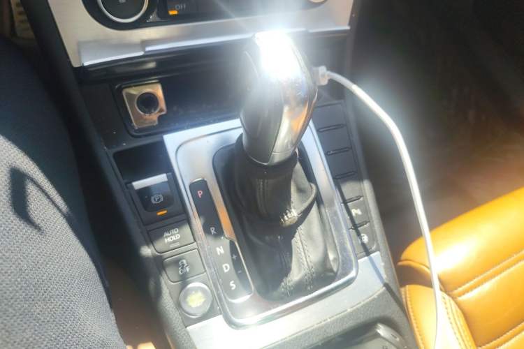 Used Volkswagen FAW-Volkswagen CC 2012 2.0 TSI Ultimate Edition Gear Lever