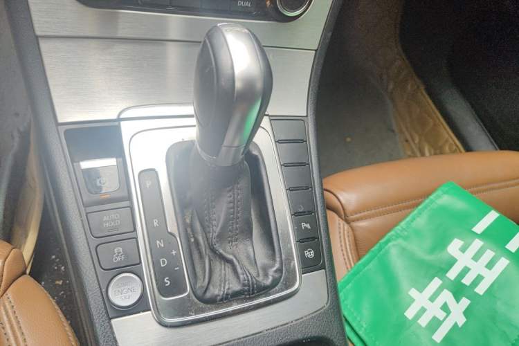Used Volkswagen FAW-Volkswagen CC 2012 2.0 TSI Ultimate Edition Gear Lever