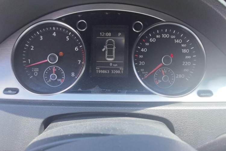 Used Volkswagen FAW-Volkswagen CC 2012 1.8TSI Luxury Model Odometer Close Up