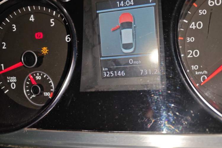 Used Volkswagen FAW-Volkswagen CC 2012 2.0 TSI Luxury Model Odometer Close Up