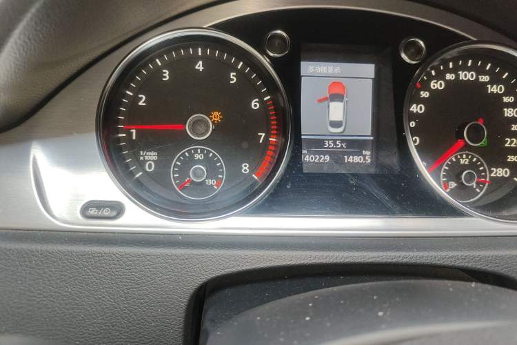 Used Volkswagen FAW-Volkswagen CC 2012 2.0 TSI Luxury Model Odometer Close Up