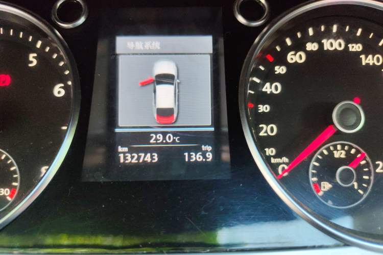 Used Volkswagen FAW-Volkswagen CC 2012 1.8TSI Luxury Model Odometer Close Up