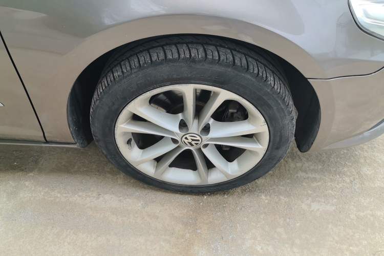 Used Volkswagen FAW-Volkswagen CC 2012 1.8TSI Prestige Model Right Front Wheel Hub