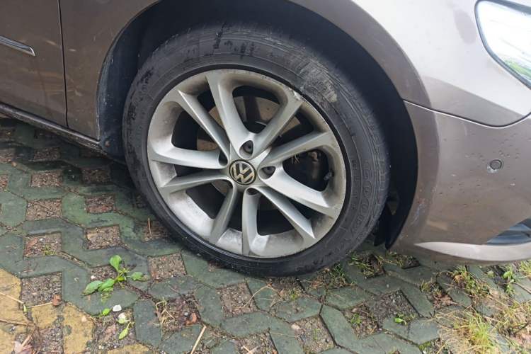 Used Volkswagen FAW-Volkswagen CC 2012 1.8TSI Luxury Model Right Front Wheel Hub