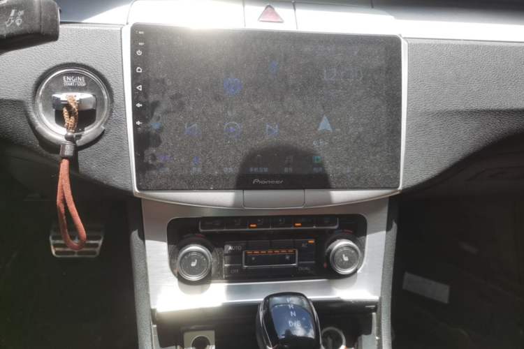 Used Volkswagen FAW-Volkswagen CC 2012 2.0 TSI Luxury Model Audio And AC Panel