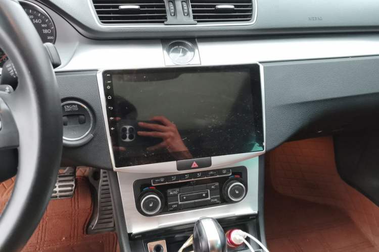 Used Volkswagen FAW-Volkswagen CC 2012 2.0 TSI Luxury Model Audio And AC Panel