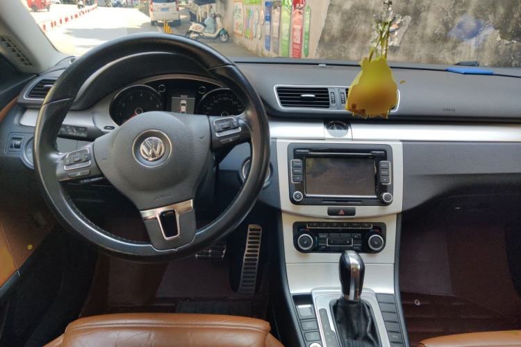 Used Volkswagen FAW-Volkswagen CC 2012 2.0 TSI Ultimate Edition Center Console