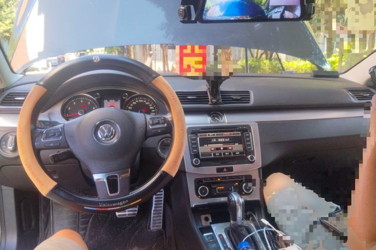 Used Volkswagen FAW-Volkswagen CC 2012 2.0 TSI Ultimate Edition Center Console