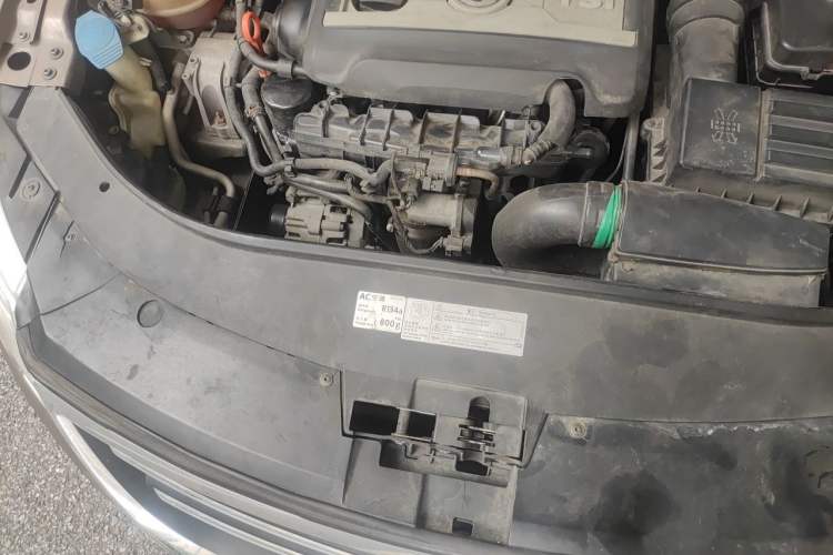 Used Volkswagen FAW-Volkswagen CC 2012 1.8TSI Luxury Model Engine Bay Right