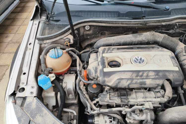 Used Volkswagen FAW-Volkswagen CC 2012 2.0 TSI Luxury Model Engine Bay Right