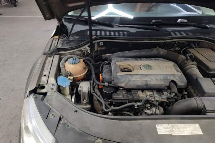 Used Volkswagen FAW-Volkswagen CC 2012 1.8TSI Elite Edition Engine Bay Right