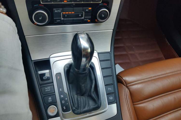 Used Volkswagen FAW-Volkswagen CC 2012 2.0 TSI Ultimate Edition Gear Lever
