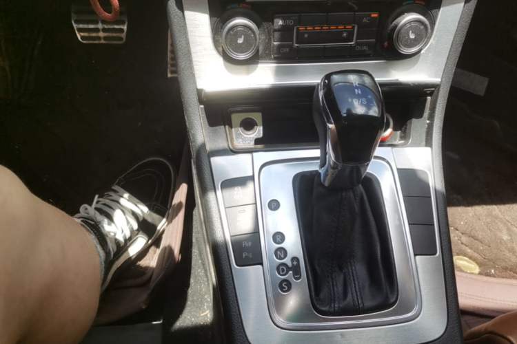 Used Volkswagen FAW-Volkswagen CC 2012 2.0 TSI Luxury Model Gear Lever
