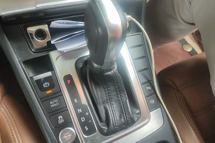 Used Volkswagen FAW-Volkswagen CC 2012 1.8TSI Luxury Model Gear Lever