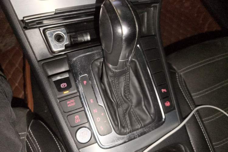 Used Volkswagen FAW-Volkswagen CC 2012 2.0 TSI Luxury Model Gear Lever