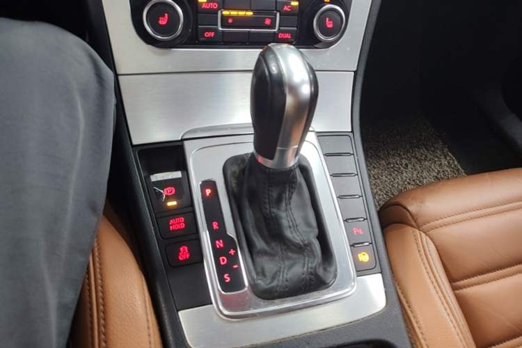 Used Volkswagen FAW-Volkswagen CC 2012 1.8TSI Elite Edition Gear Lever