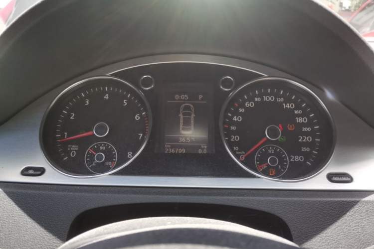 Used Volkswagen FAW-Volkswagen CC 2012 2.0 TSI Luxury Model Odometer Close Up