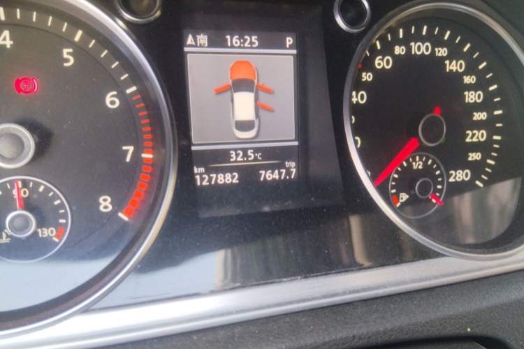 Used Volkswagen FAW-Volkswagen CC 2012 2.0 TSI Ultimate Edition Odometer Close Up