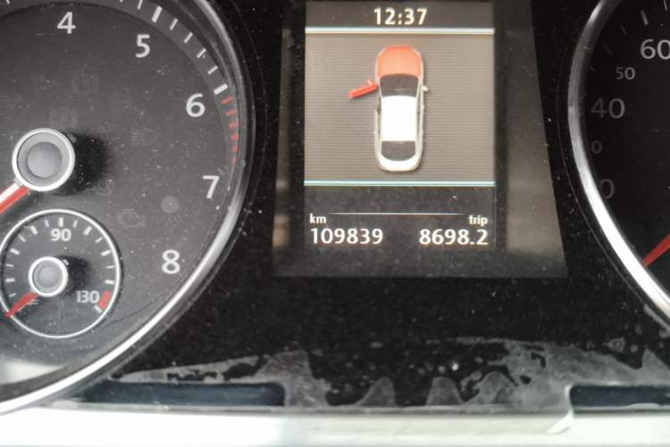 Used Volkswagen FAW-Volkswagen CC 2012 2.0 TSI Luxury Model Odometer Close Up