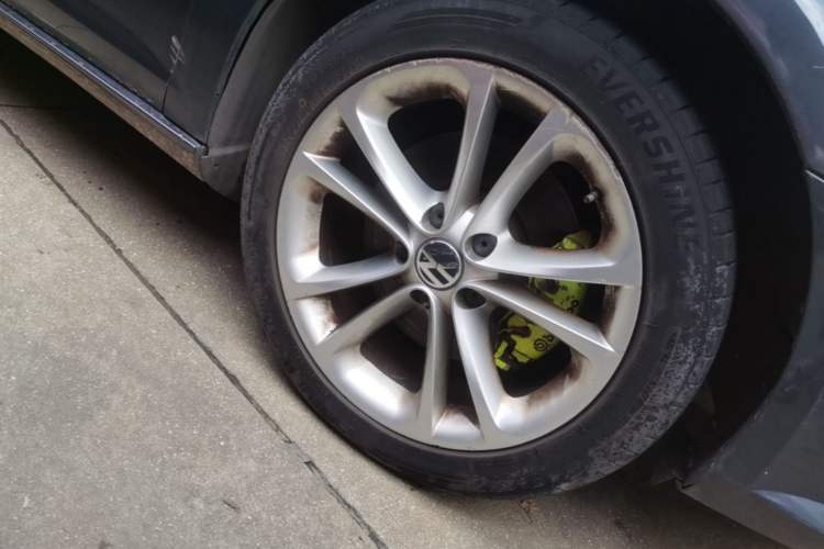 Used Volkswagen FAW-Volkswagen CC 2012 2.0 TSI Luxury Model Right Front Wheel Hub