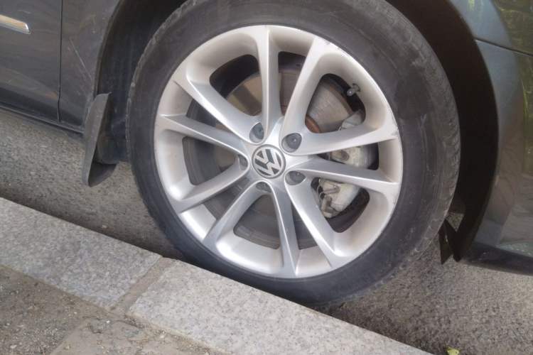 Used Volkswagen FAW-Volkswagen CC 2012 2.0 TSI Ultimate Edition Right Front Wheel Hub