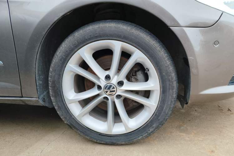 Used Volkswagen FAW-Volkswagen CC 2012 2.0 TSI Luxury Model Right Front Wheel Hub