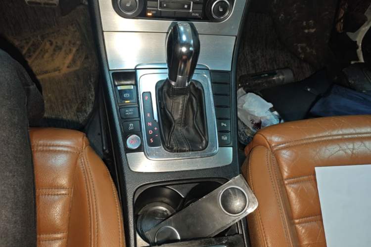 Used Volkswagen FAW-Volkswagen CC 2012 2.0 TSI Prestige Edition Gear Lever