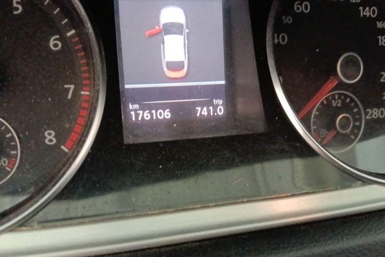 Used Volkswagen FAW-Volkswagen CC 2012 1.8TSI Luxury Model Odometer Close Up