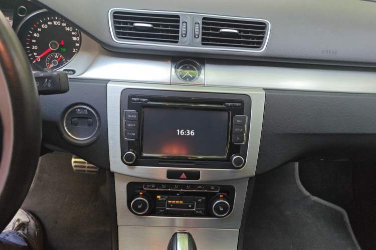 Used Volkswagen FAW-Volkswagen CC 2012 1.8TSI Luxury Model Audio And AC Panel