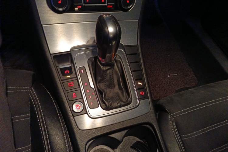 Used Volkswagen FAW-Volkswagen CC 2012 2.0 TSI Luxury Model Gear Lever
